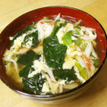 ぽりぽり拓庵's cooksnap of when they made ほうれん草とかにかまとわかめのすまし汁.