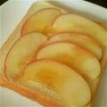 にゃんちうさん's cooksnap of when they made 簡単☆アップルクランチハニートースト.