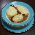 パグ桃's cooksnap of when they made 寒い日のごちそうオニオングラタンスープ.