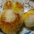 居留守's cooksnap of when they made 簡単コロコロチーズ入り焼きおにぎり.