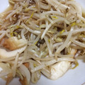 BUGRIGHT's cooksnap of when they made 簡単すぎる★もやしとちくわ炒め.