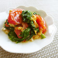 簡単手抜きママ's cooksnap of when they made セロリの葉とトマトの卵炒め.