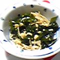 Reina6's cooksnap of when they made ラー油で簡単☆きのことわかめの塩ナムル.