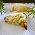 スタイリッシュママ's cooksnap of when they made せん切りキャベツとりんごと胡桃のトースト.