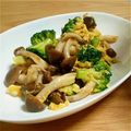 ミニミニー♪'s cooksnap of when they made しめじとブロッコリーの卵炒め.