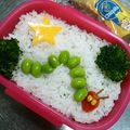 ぽぉちゃん♪'s cooksnap of when they made はらぺこあおむし*キャラ弁*.