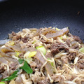 *茉莉花*'s cooksnap of when they made 牛肉とこんにゃくとまいたけのネギ炒め～♪.
