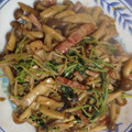 簡単レシピ大好きです's cooksnap of when they made 豆苗とキノコのにんにくバター炒め.