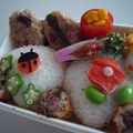 しろくまラッコ's cooksnap of when they made キャラ弁♪てんとう虫とお花♪.