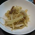 よっしー０４０９'s cooksnap of when they made 甘めの味付け豚肉、えのき、もやしの炒め物.