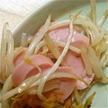 黒犬のミケ's cooksnap of when they made 簡単魚肉ソーセージともやし炒め.