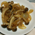 こびぃ。's cooksnap of when they made しめじと玉ねぎのバター炒め.