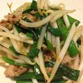 モモレーヌ's cooksnap of when they made 食べるラー油のにらもやし炒め.