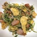 みくぱみゅ's cooksnap of when they made ☆豆苗とウインナーと卵のガリバタ炒め☆.