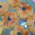 ちょもとも's cooksnap of when they made カマンベールチーズ入りごまくるみパン.