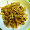 ぷりん０４２８'s cooksnap of when they made 簡単 激安 大根の皮と豚肉炒め.
