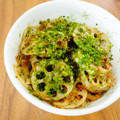 くみぞぅ３１'s cooksnap of when they made 【話題】蓮根の青海苔おかか和え.