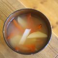 みるく茶's cooksnap of when they made 千切りジャガ芋とカラーピーマンのお味噌汁.