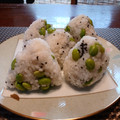 ひっこ's cooksnap of when they made 枝豆とごま塩のおにぎり.