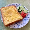 ビートルズ食堂's cooksnap of when they made マヨ玉チーのふわふわトースト.