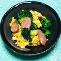 tokotann's cooksnap of when they made ブロッコリーとソーセージの玉子炒め.