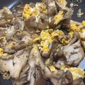 fntr's cooksnap of when they made 手早く1品☆舞茸とふんわり玉子の炒め物.