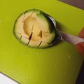 ひっこ's cooksnap of when they made サラダや丼に♪剥かない!アボカドの切り方.