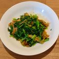 SEIKOREAN's cooksnap of when they made 春菊大量消費＊春菊としめじの塩バター炒め.