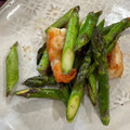 rynbaskets's cooksnap of when they made 簡単♪海老とアスパラガスの中華風塩炒め.