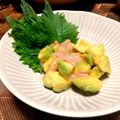 etsukoooo's cooksnap of when they made オツなおつまみ♪アボカドの塩辛和え.