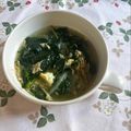 yesmama's cooksnap of when they made モロヘイヤと卵の簡単スープ.