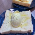匡史さん's cooksnap of when they made 自宅で簡単♪ハチミツトーストアイス乗せ.