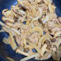 カクレポロジリ's cooksnap of when they made ☆豚としめじの味噌チーズ炒め☆.