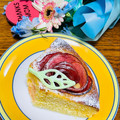 やまみえこ's cooksnap of when they made 簡単HM記念日や母の日♡林檎の薔薇ケーキ.
