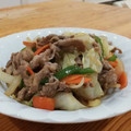 ☆サクサク☆'s cooksnap of when they made ヒガシマルうどんスープで豚肉と野菜の炒め.