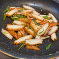 クックE8LERT☆'s cooksnap of when they made 簡単さっと炒め☆さつま揚げとピーマン.