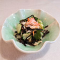 ☆＊お家グルメ工房＊☆'s cooksnap of when they made 蟹とワカメと胡瓜のサラダ中華風.
