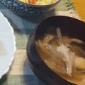 Iris77☆彡☆彡's cooksnap of when they made ＊ヘルシー♡舞茸と玉葱とわかめの味噌汁＊.