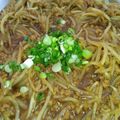 賄いのおばちゃん's cooksnap of when they made もやしと豚ひき肉のピリ辛味噌丼.
