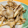 ちーまぐ's cooksnap of when they made あと一品に☆5分でできる舞茸のマヨ炒め.