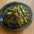 ★ころんたん★'s cooksnap of when they made アスパラとまいたけのバターしょうゆ炒め.