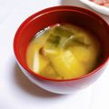 めみたん☆'s cooksnap of when they made 玉ねぎとしめじとワカメの味噌汁.