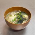 Etsu☆ko's cooksnap of when they made 豆腐とぶなしめじとワカメの味噌汁.