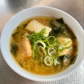 azbjbn's cooksnap of when they made 厚揚げとわかめのお味噌汁♡.