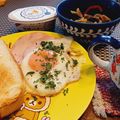 ひっこ's cooksnap of when they made 目玉焼きにパセリ(人参の葉っぱ)を乗せて.