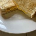 きゃろぽて's cooksnap of when they made とろ～り♡チーズと玉子のホットサンド.