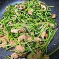 坊主＊'s cooksnap of when they made 豚バラ肉と豆苗の豆板醤炒め.