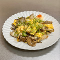 Etsu☆ko's cooksnap of when they made 手早く1品☆舞茸とふんわり玉子の炒め物.