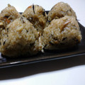 ちくわ君's cooksnap of when they made 妊娠、授乳に！牛ごぼうのヒジキおにぎり.