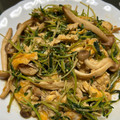 crystaI's cooksnap of when they made 豆苗としめじのふんわり☆たまご炒め.